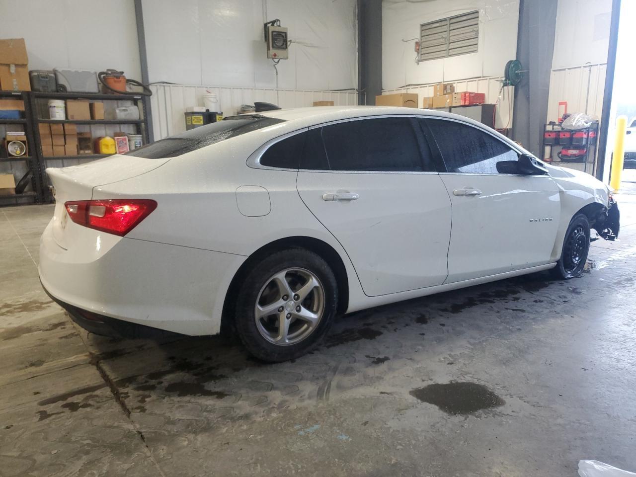 2017 Chevrolet Malibu Ls - Фото 3