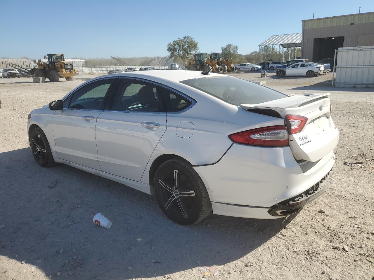 2015 Ford Fusion Titanium - Фото 2