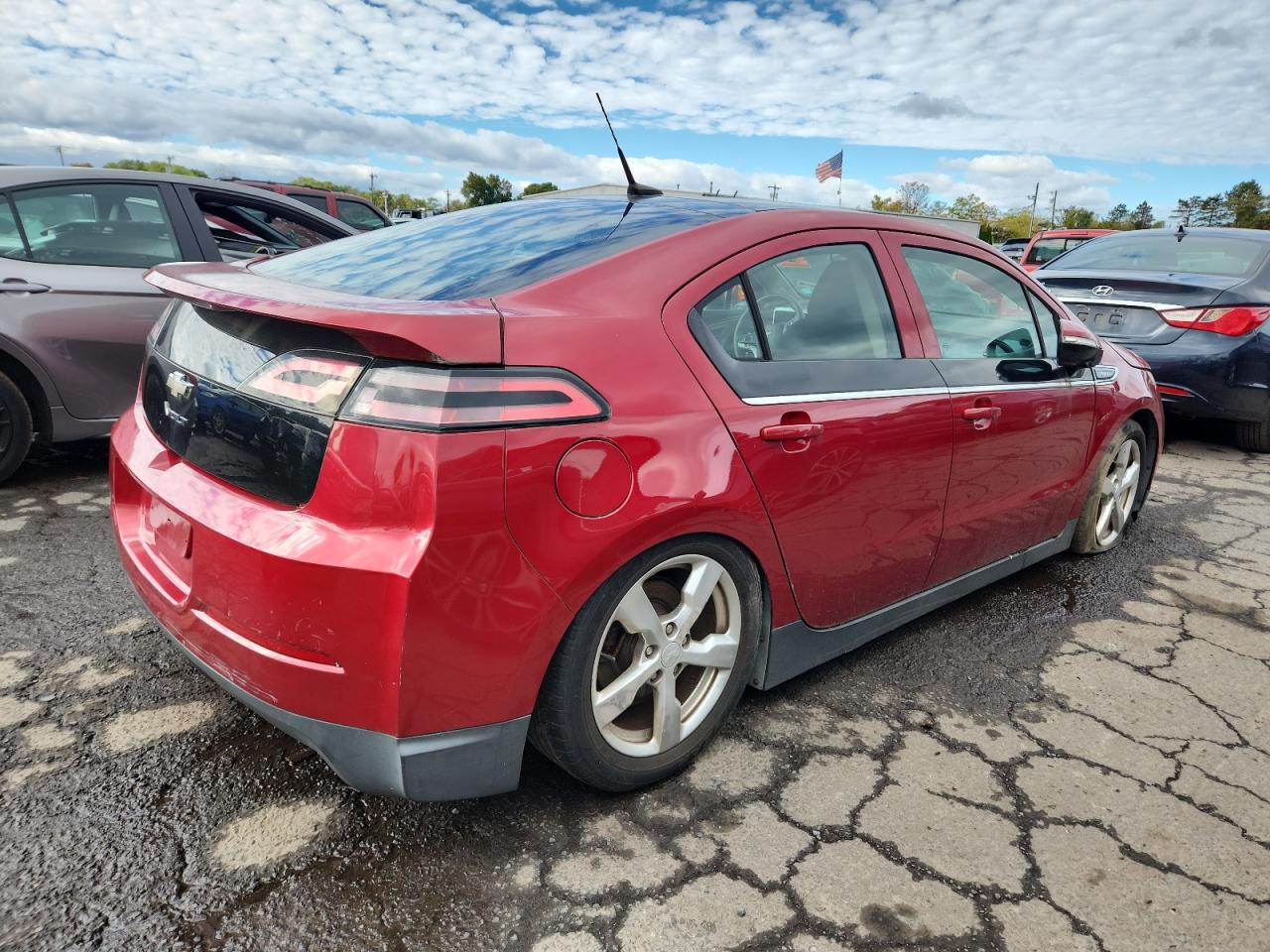 2011 Chevrolet Volt - Image 3