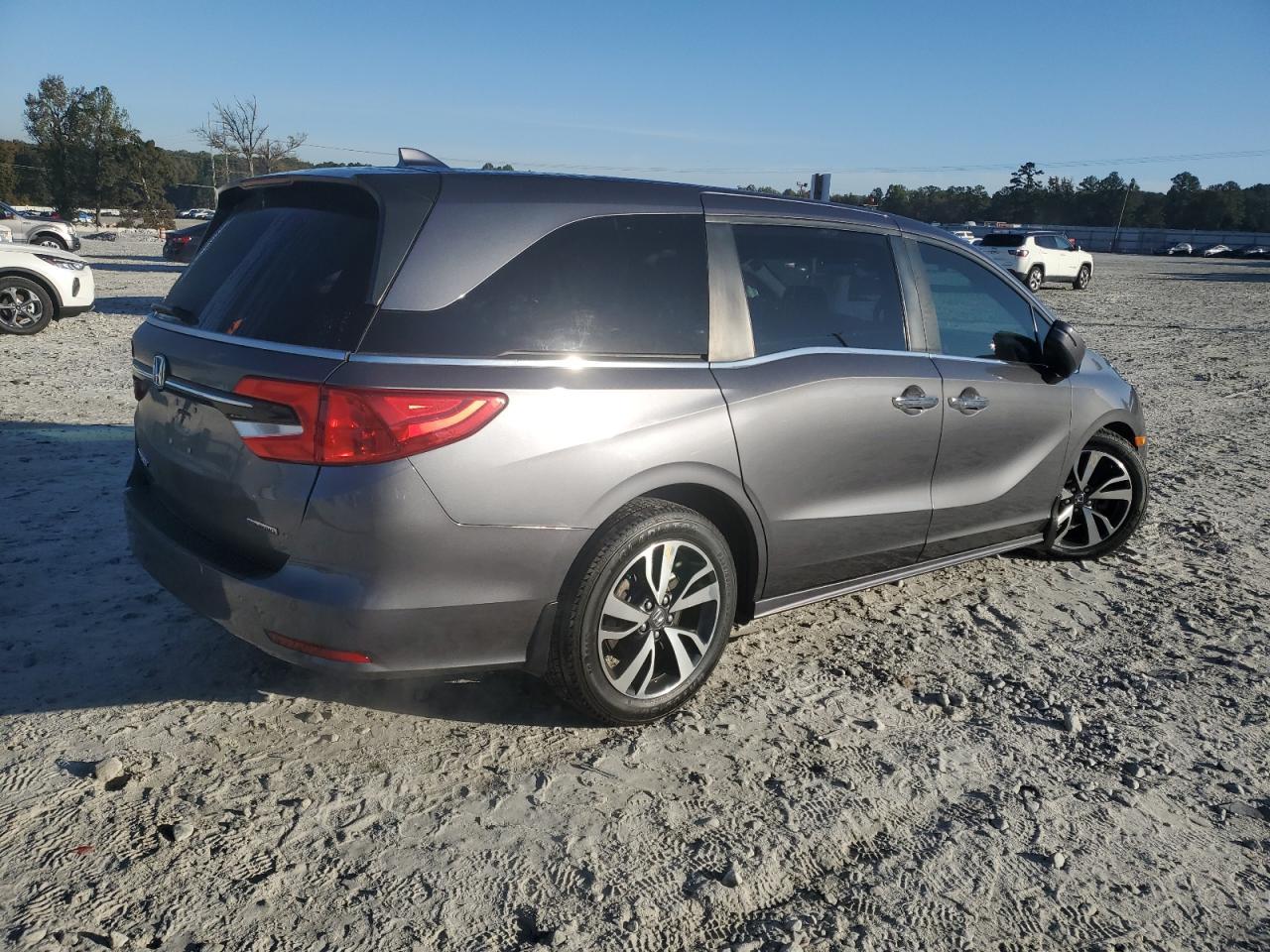 2021 Honda Odyssey Touring - Фото 3