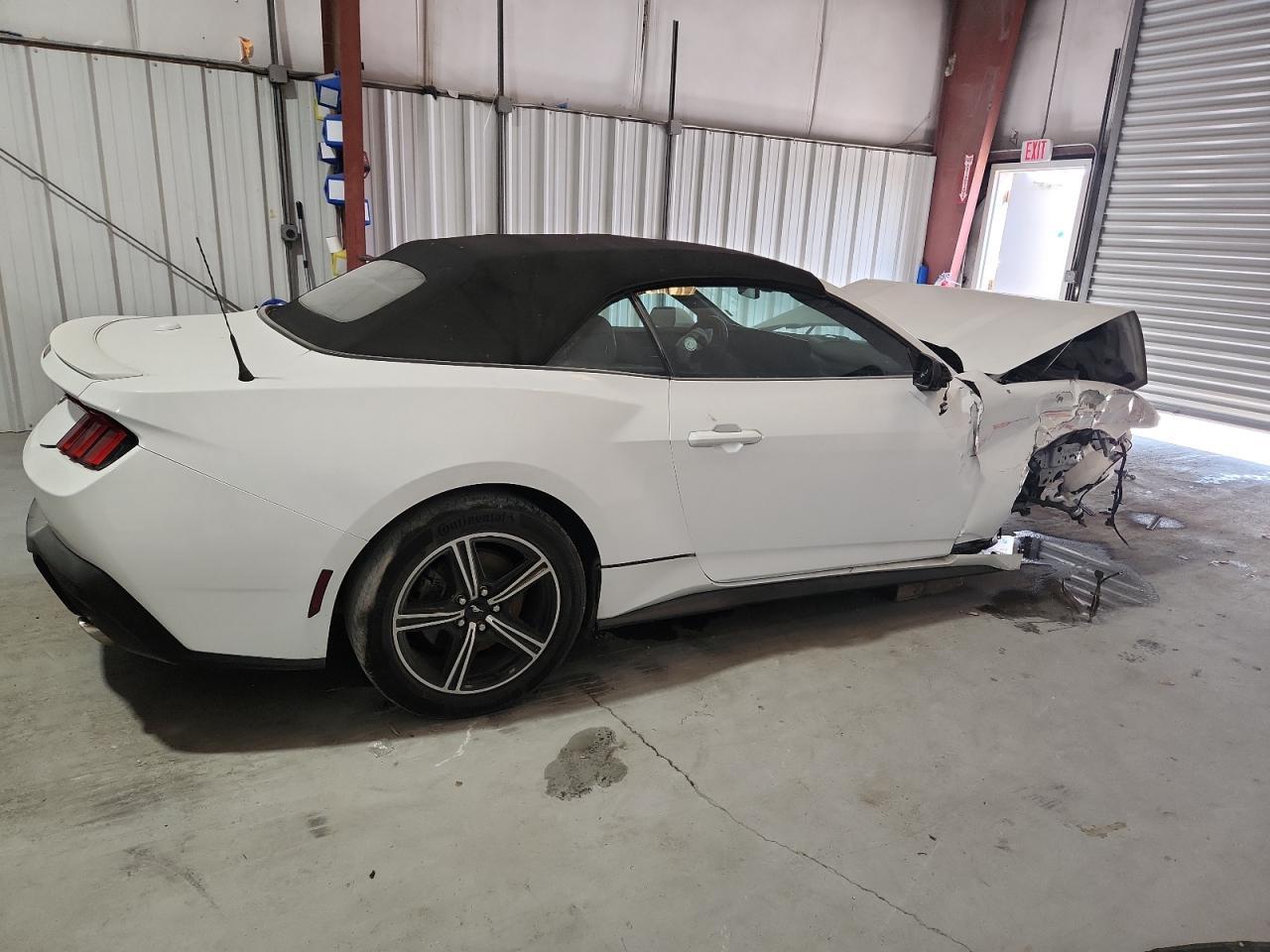 2024 Ford Mustang - Фото 3