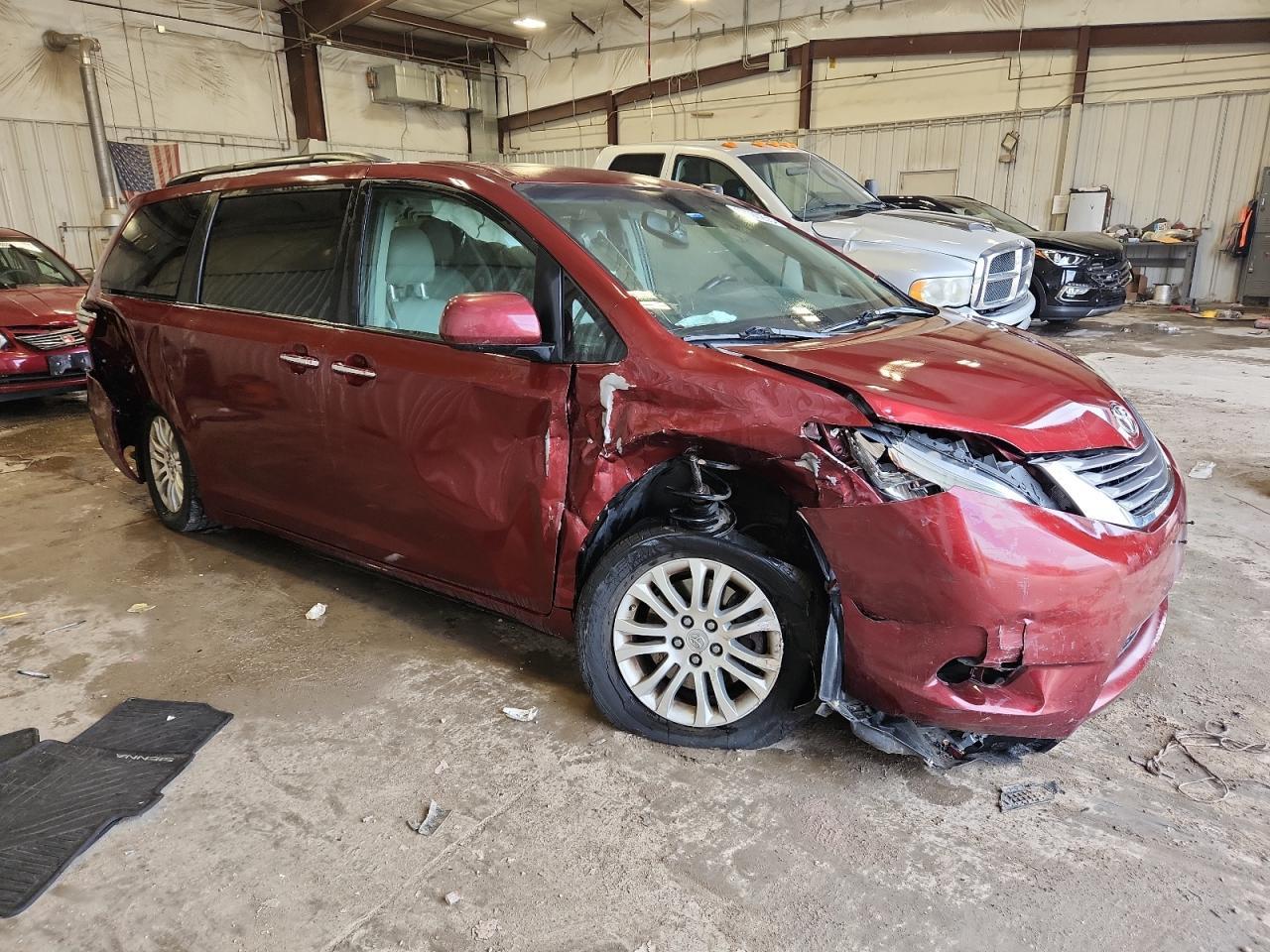 2016 Toyota Sienna Xle 8-Passenger - Image 4