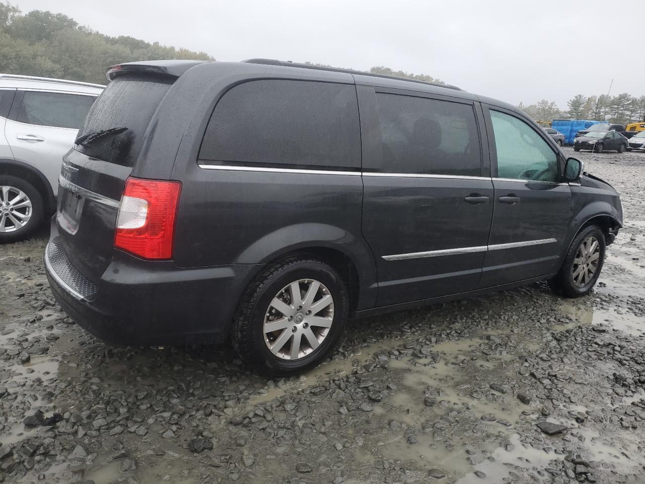 2011 Chrysler Town & Country Touring L - Фото 3