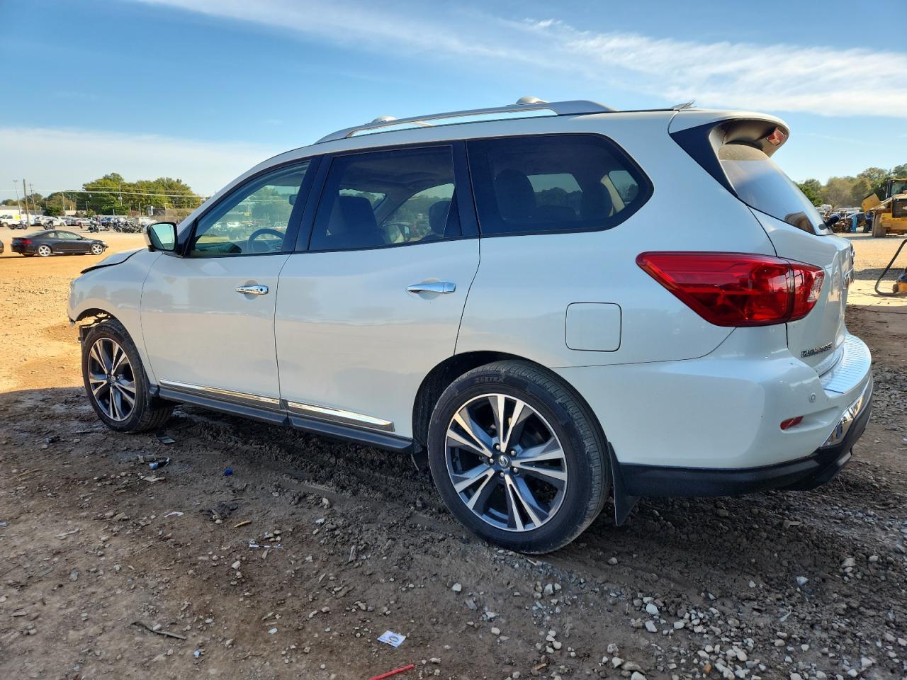 2019 Nissan Pathfinder S - Фото 2