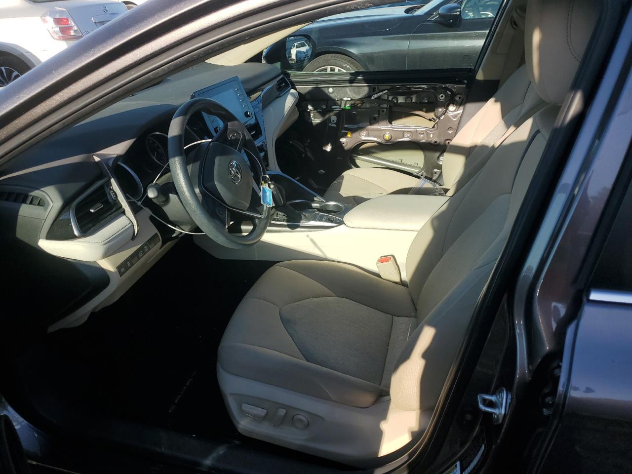 2022 Toyota Camry Le - Image 7