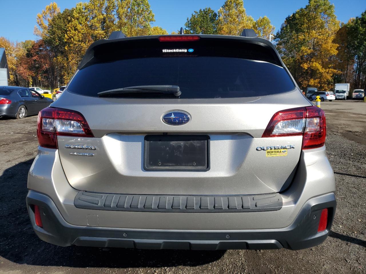 2018 Subaru Outback 2.5I Limited - Image 6