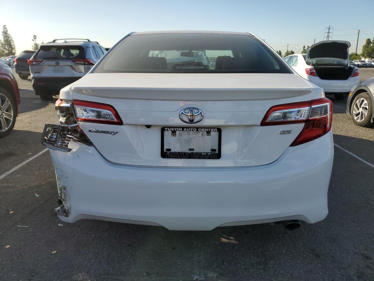 2014 Toyota Camry L - Фото 6