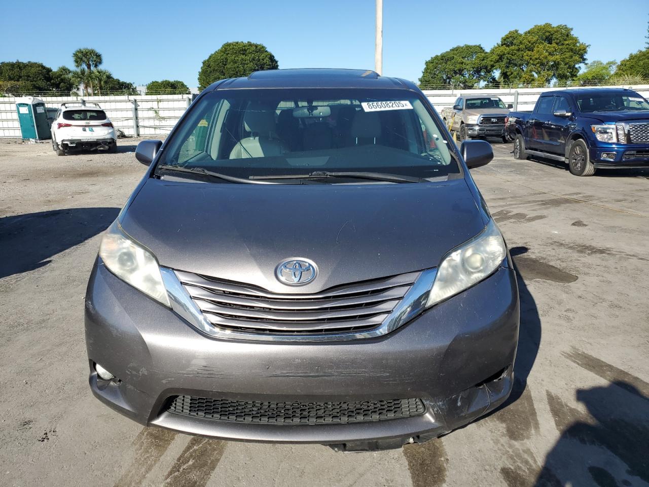 2016 Toyota Sienna Xle - Фото 5