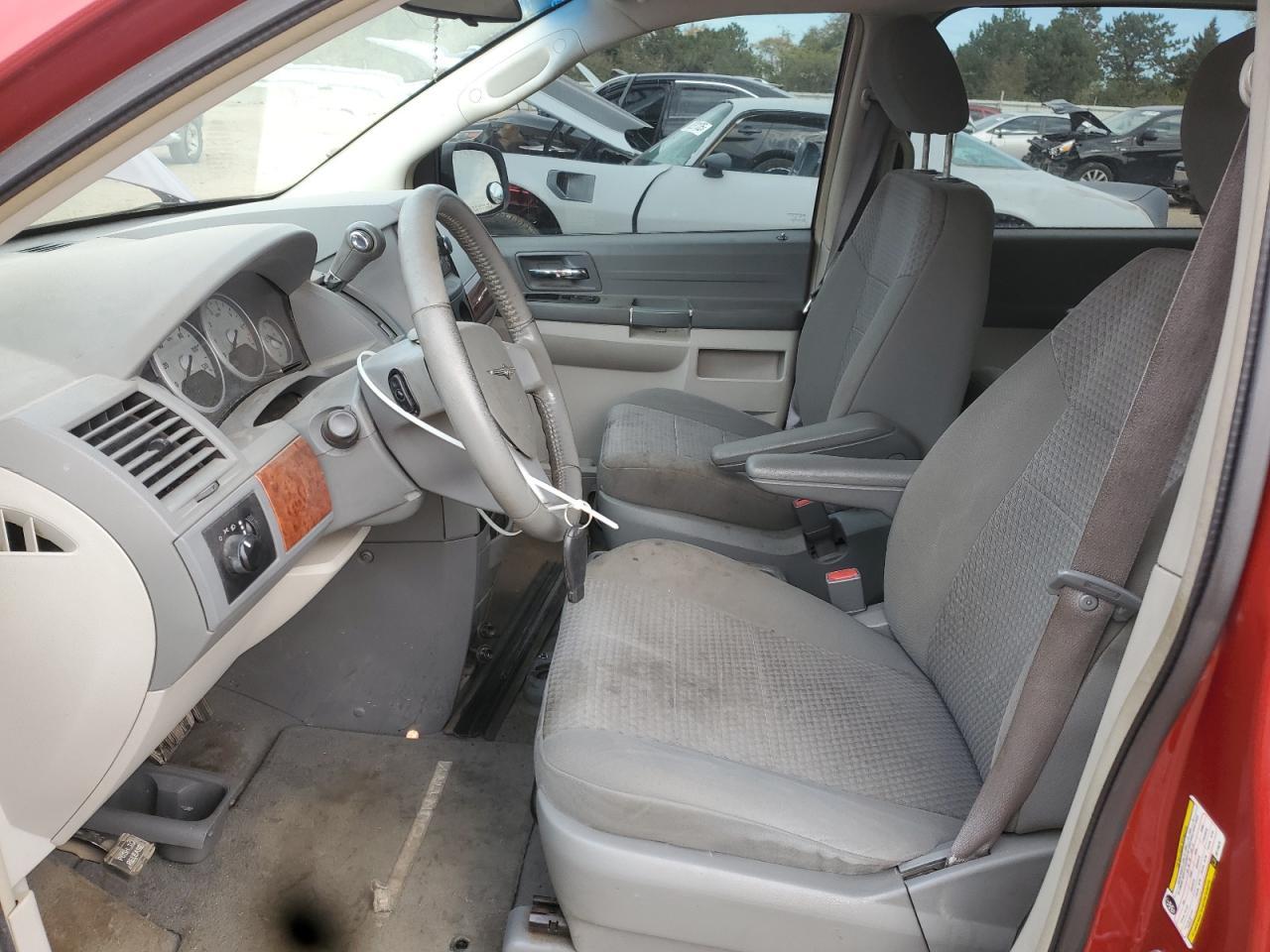 2008 Chrysler Town & Country Lx - Фото 7