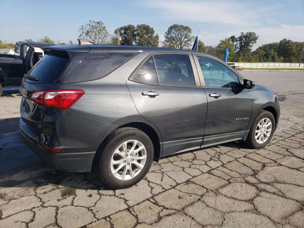 2020 Chevrolet Equinox Ls - Фото 3