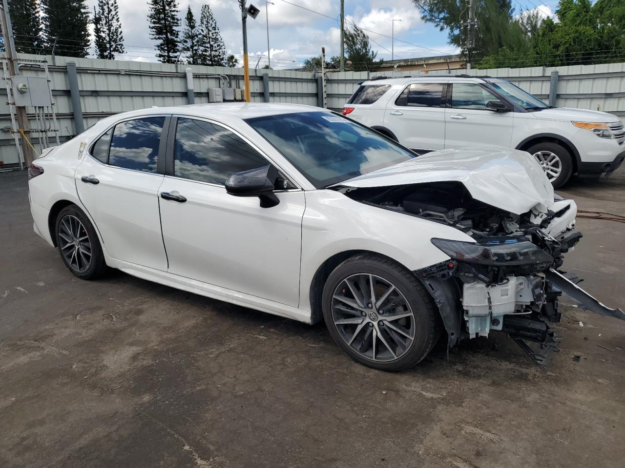 2021 Toyota Camry Se - Фото 4