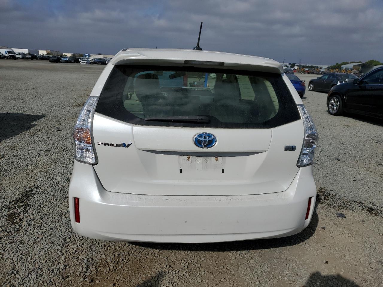2014 Toyota Prius V - Image 6