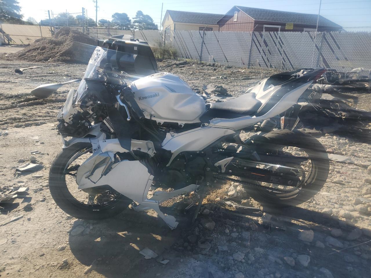 2025 Kawasaki Ex500 - Image 3