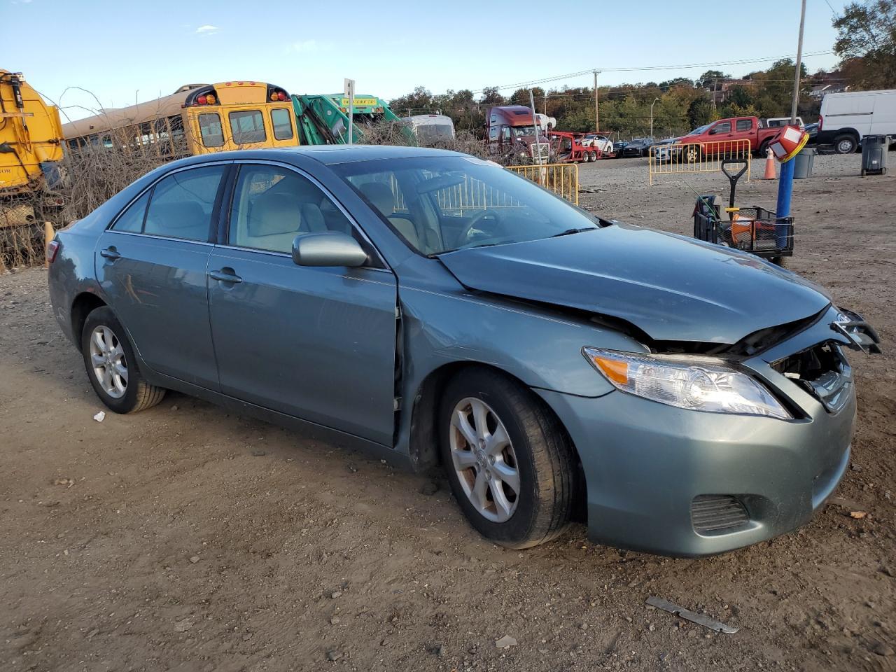 2011 Toyota Camry - Фото 4