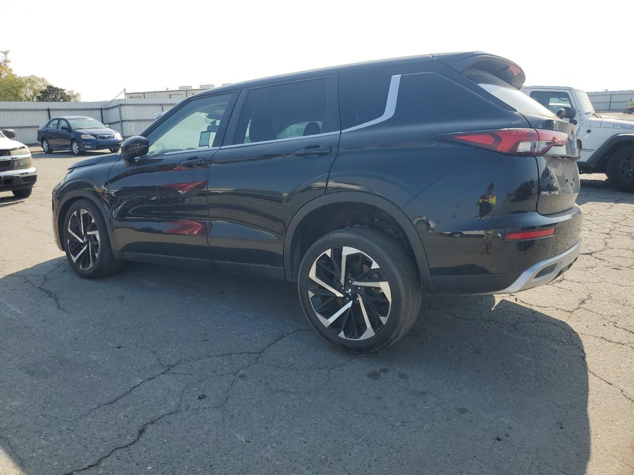 2022 Mitsubishi Outlander Se - Image 2