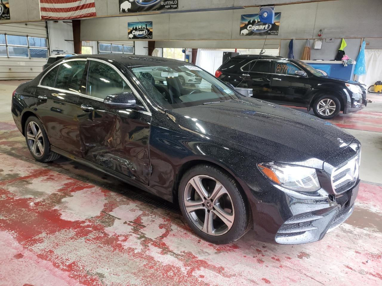 2018 Mercedes-Benz E 300 4Matic - Фото 4