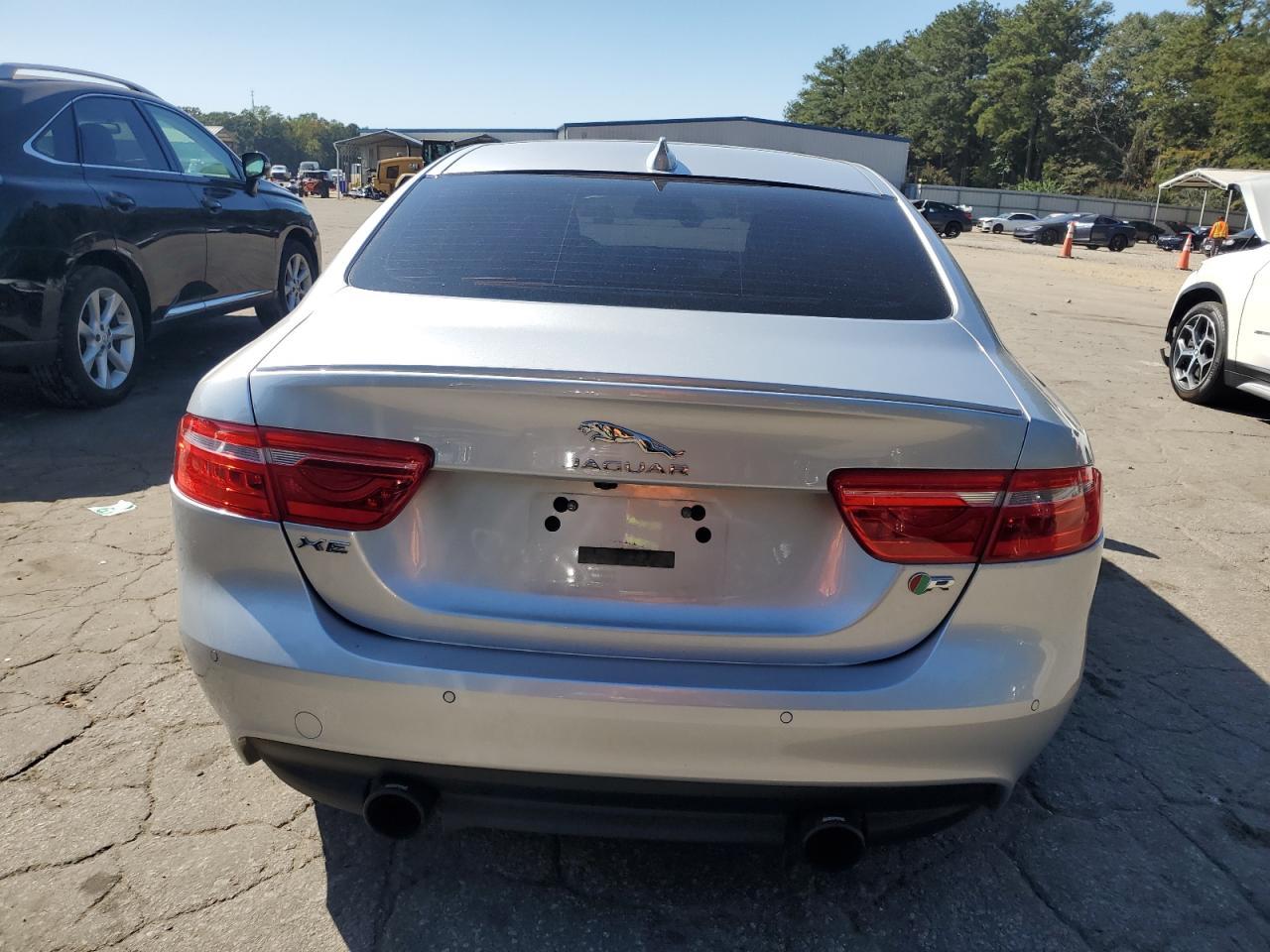 2017 Jaguar Xe R - Sport - Фото 6