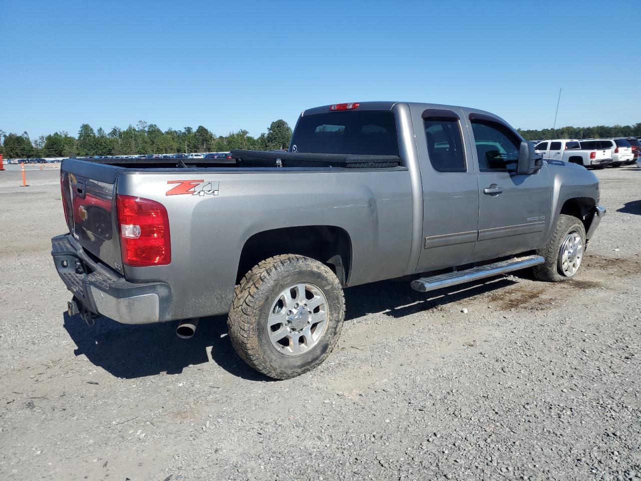 2012 Chevrolet Silverado K2500 Heavy Duty Ltz - Image 3