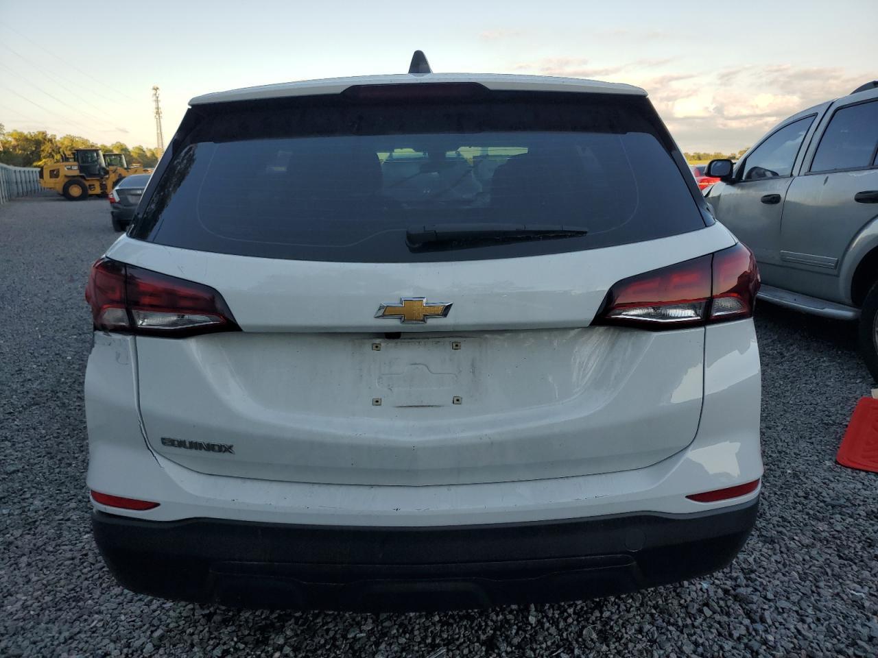 2022 Chevrolet Equinox Ls - Image 6