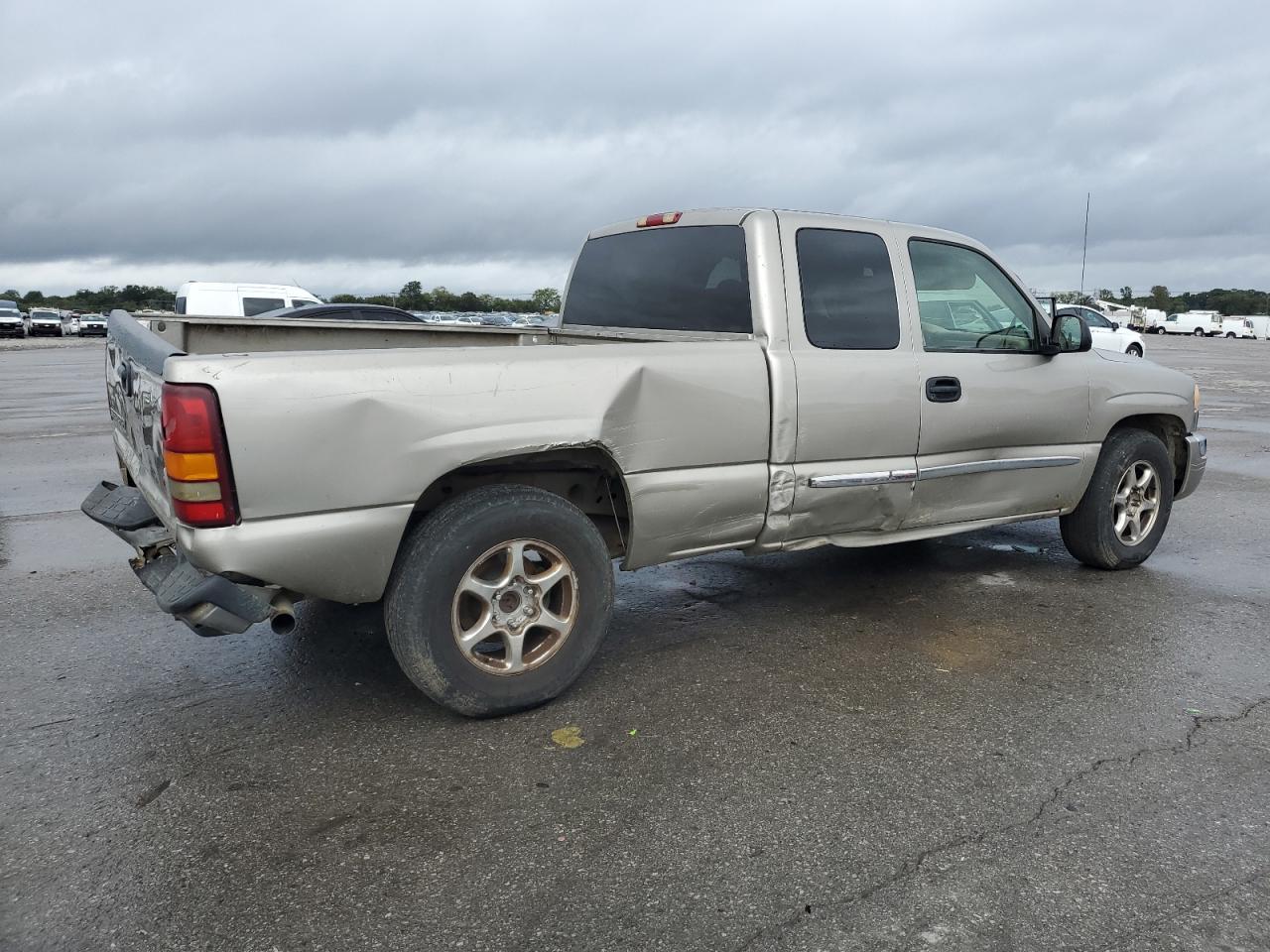 2003 GMC New Sierra C1500 - Image 3