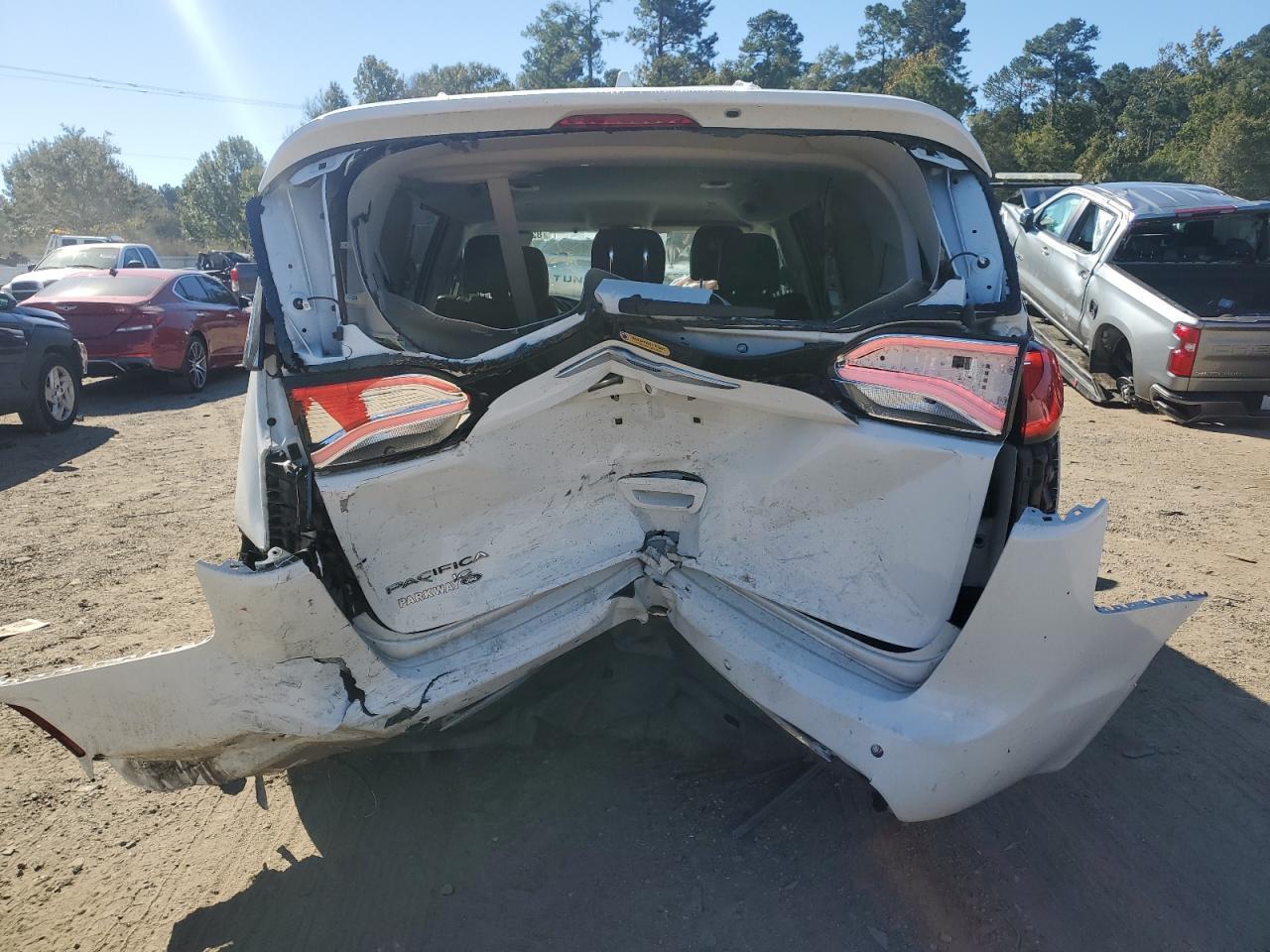 2018 Chrysler Pacifica Touring L - Image 6