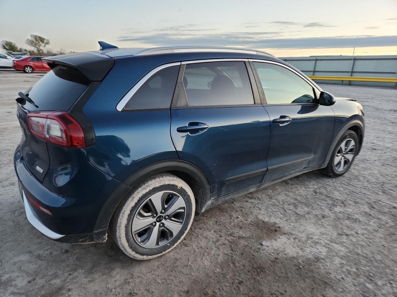 2019 Kia Niro Lx - Image 3