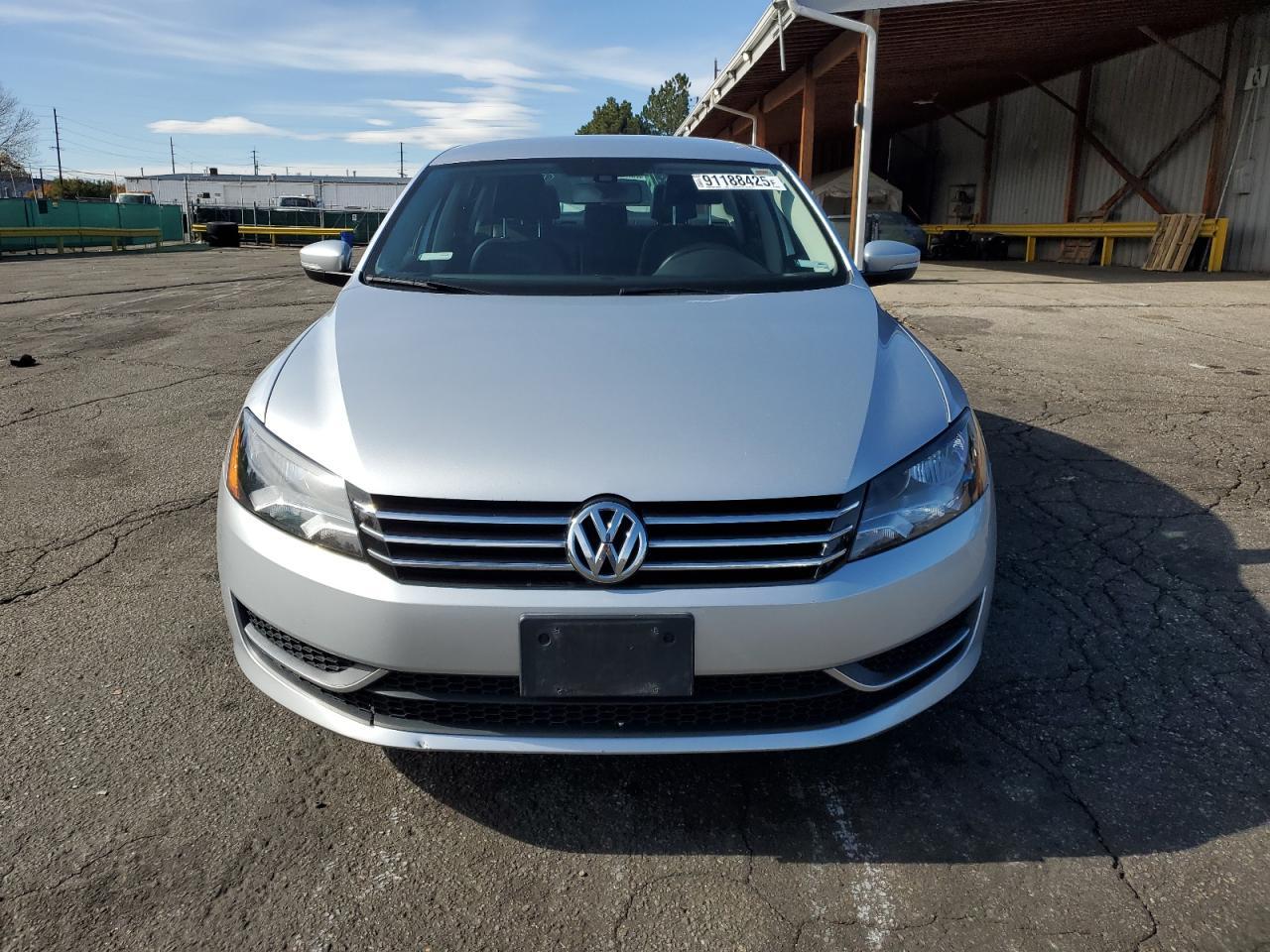 2013 Volkswagen Passat S - Фото 5