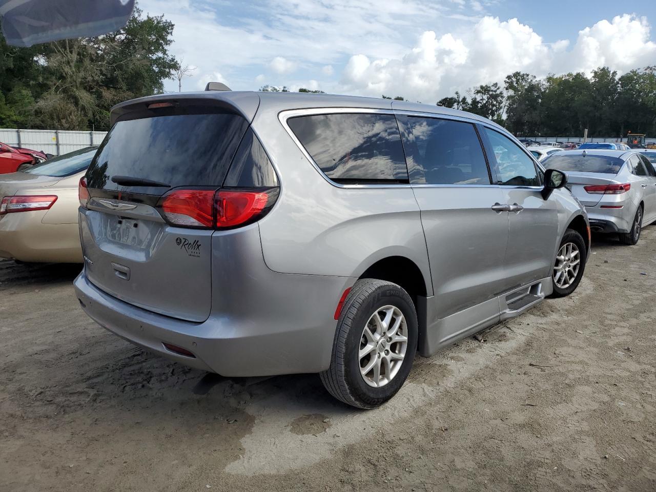2021 Chrysler Voyager Lx - Фото 3