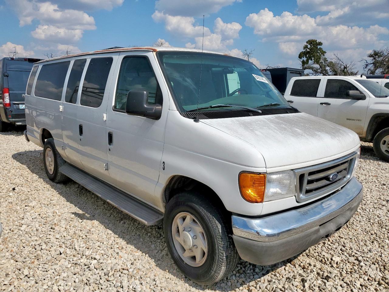 2007 Ford Econoline E350 Super Duty Wagon - Image 4