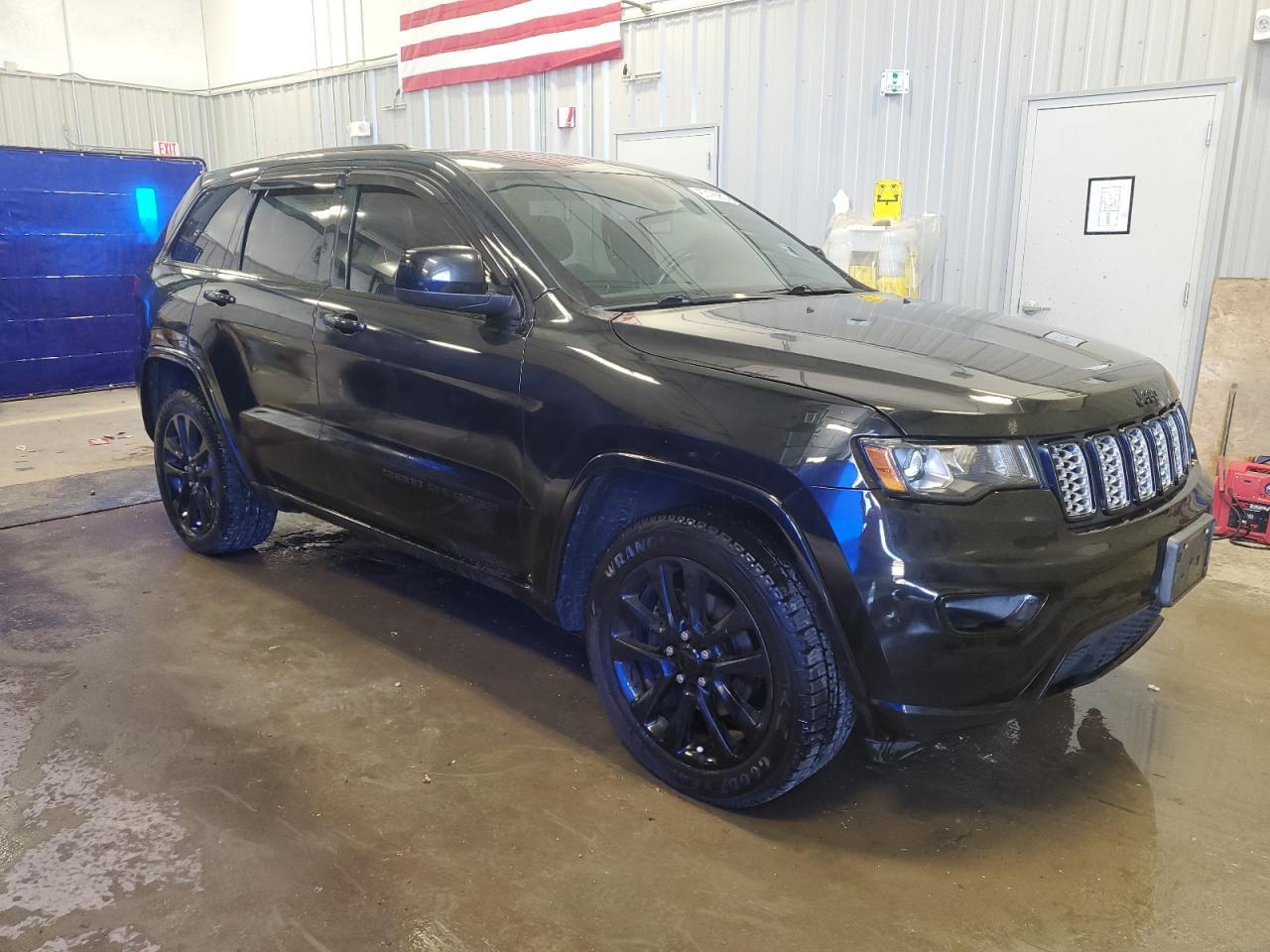 2019 Jeep Grand Cherokee Laredo - Image 4