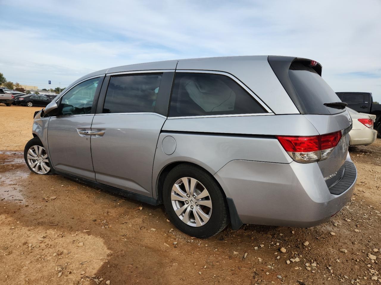 2016 Honda Odyssey Se - Image 2