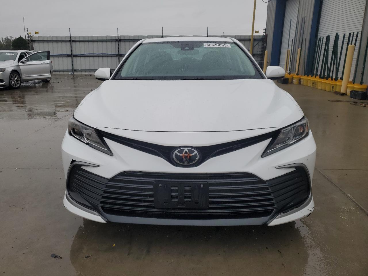 2023 Toyota Camry Le - Фото 5