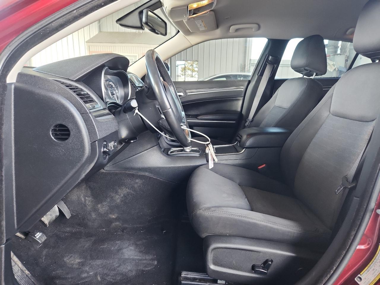 2021 Chrysler 300 Touring - Image 7