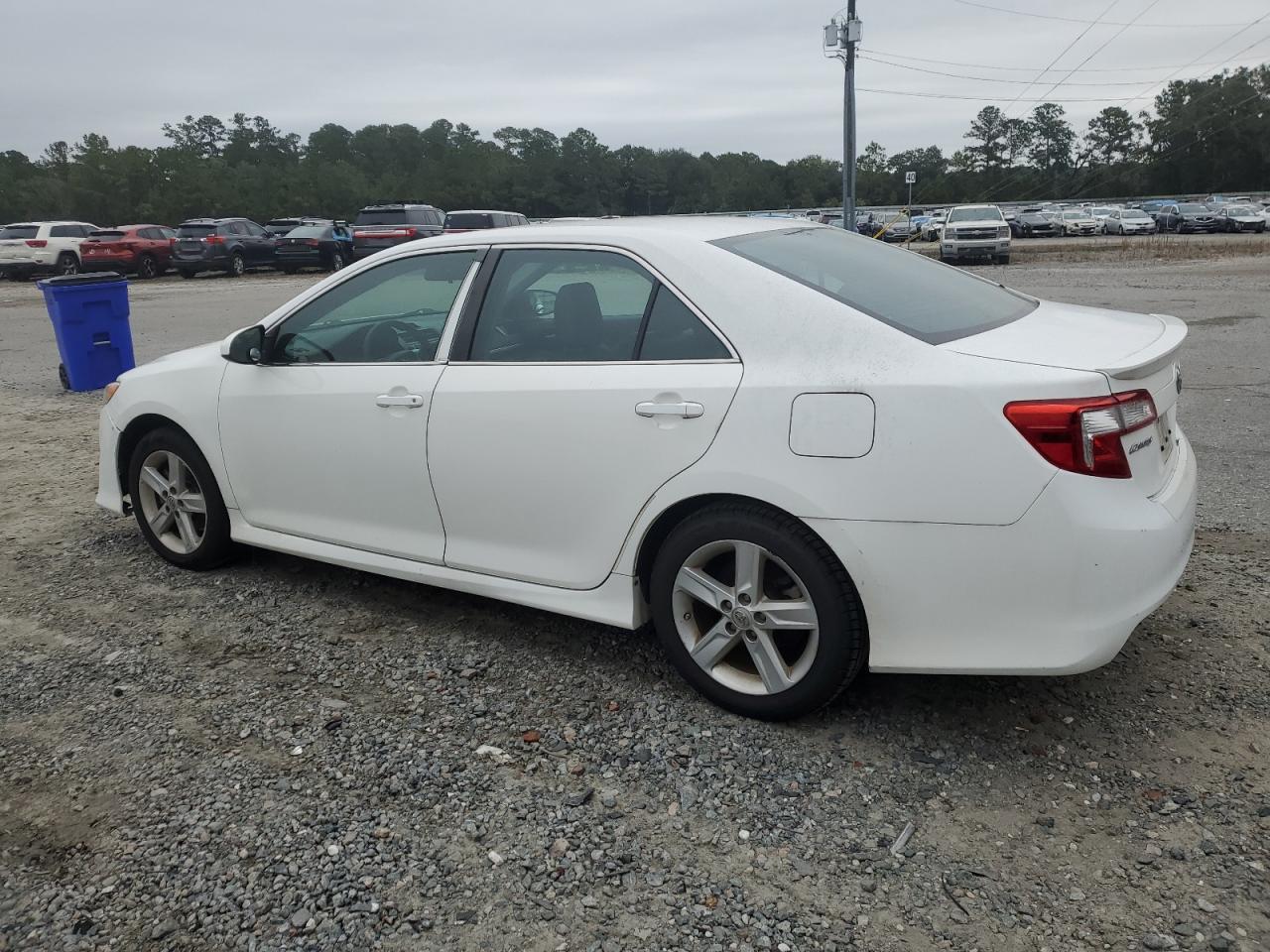 2014 Toyota Camry L - Image 2