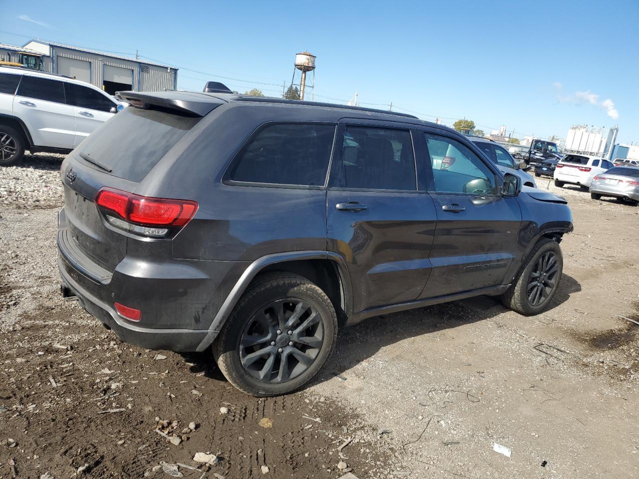 2017 Jeep Grand Cherokee Laredo - Image 3