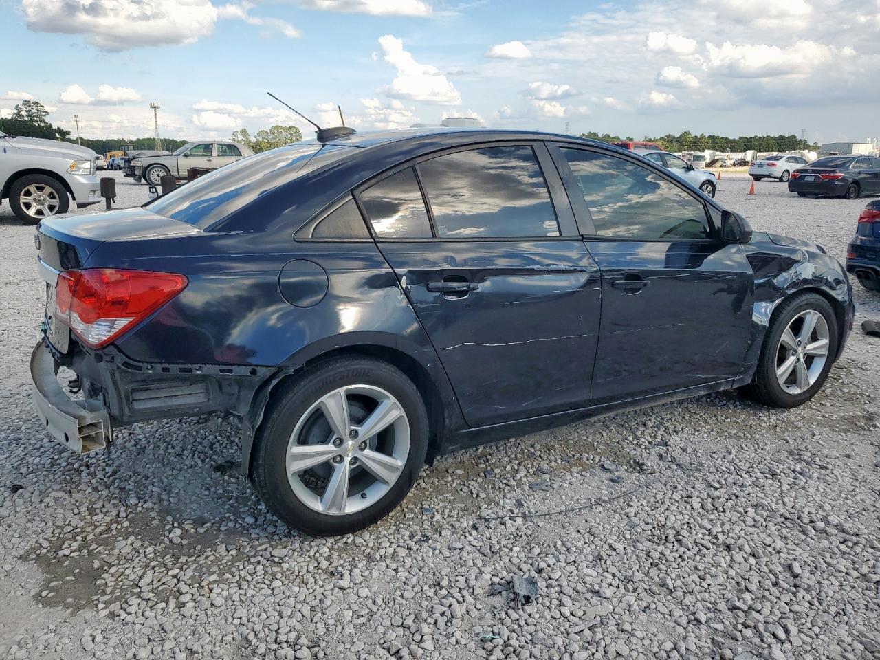 2015 Chevrolet Cruze Ls - Image 3