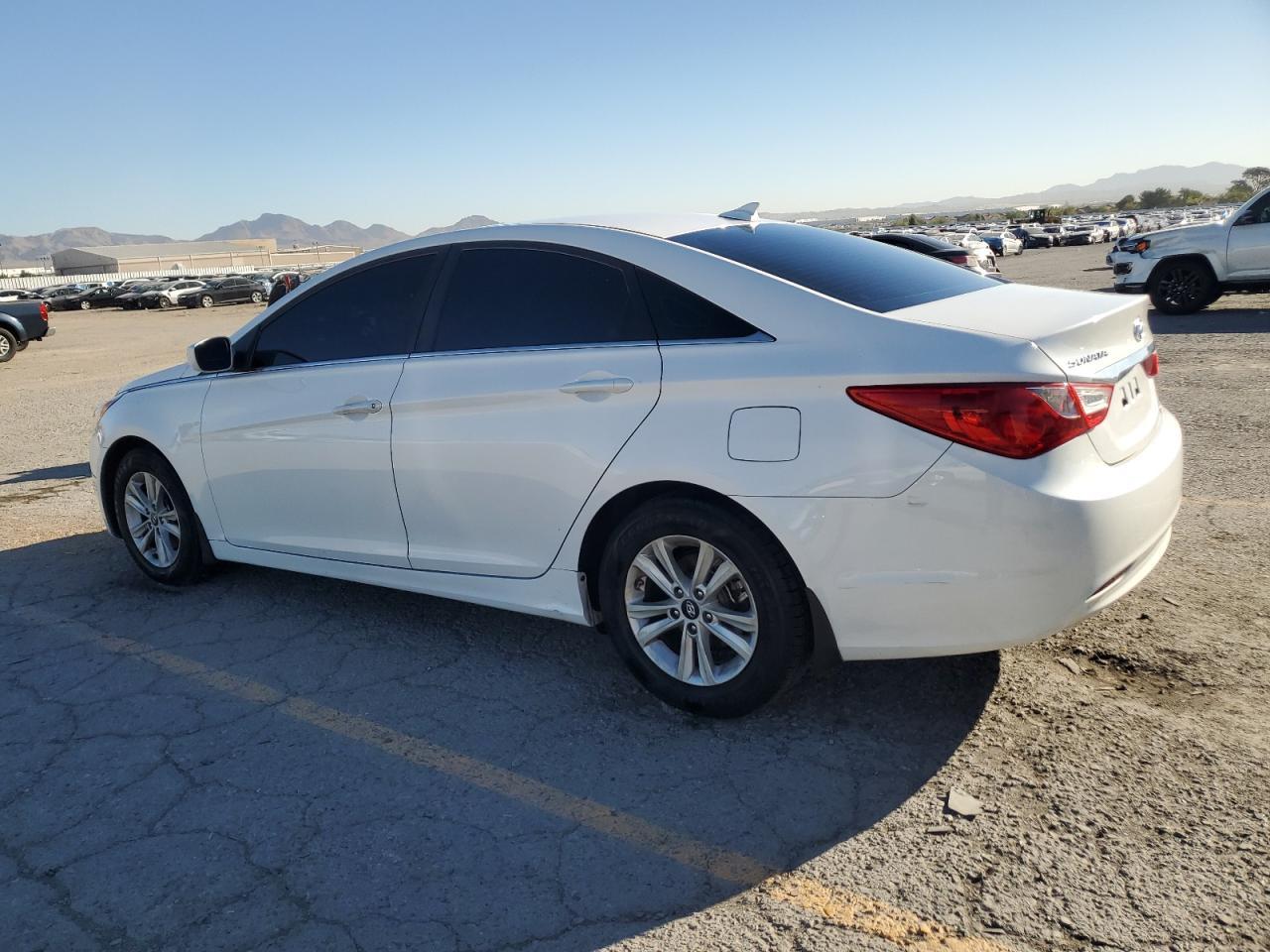 2012 Hyundai Sonata Gls - Image 2