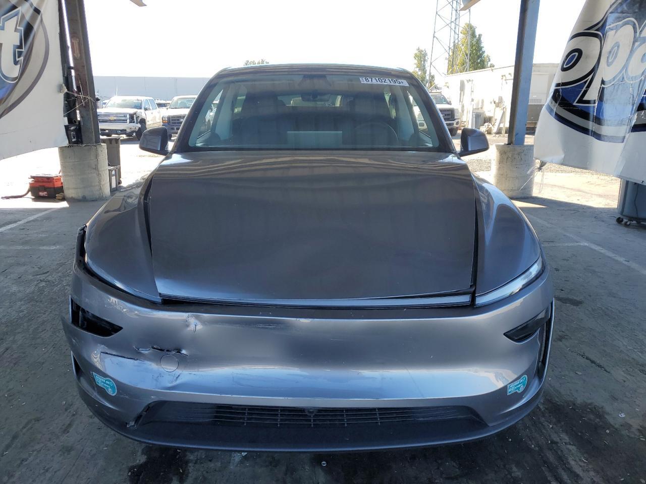 2026 Tesla Model Y - Image 5