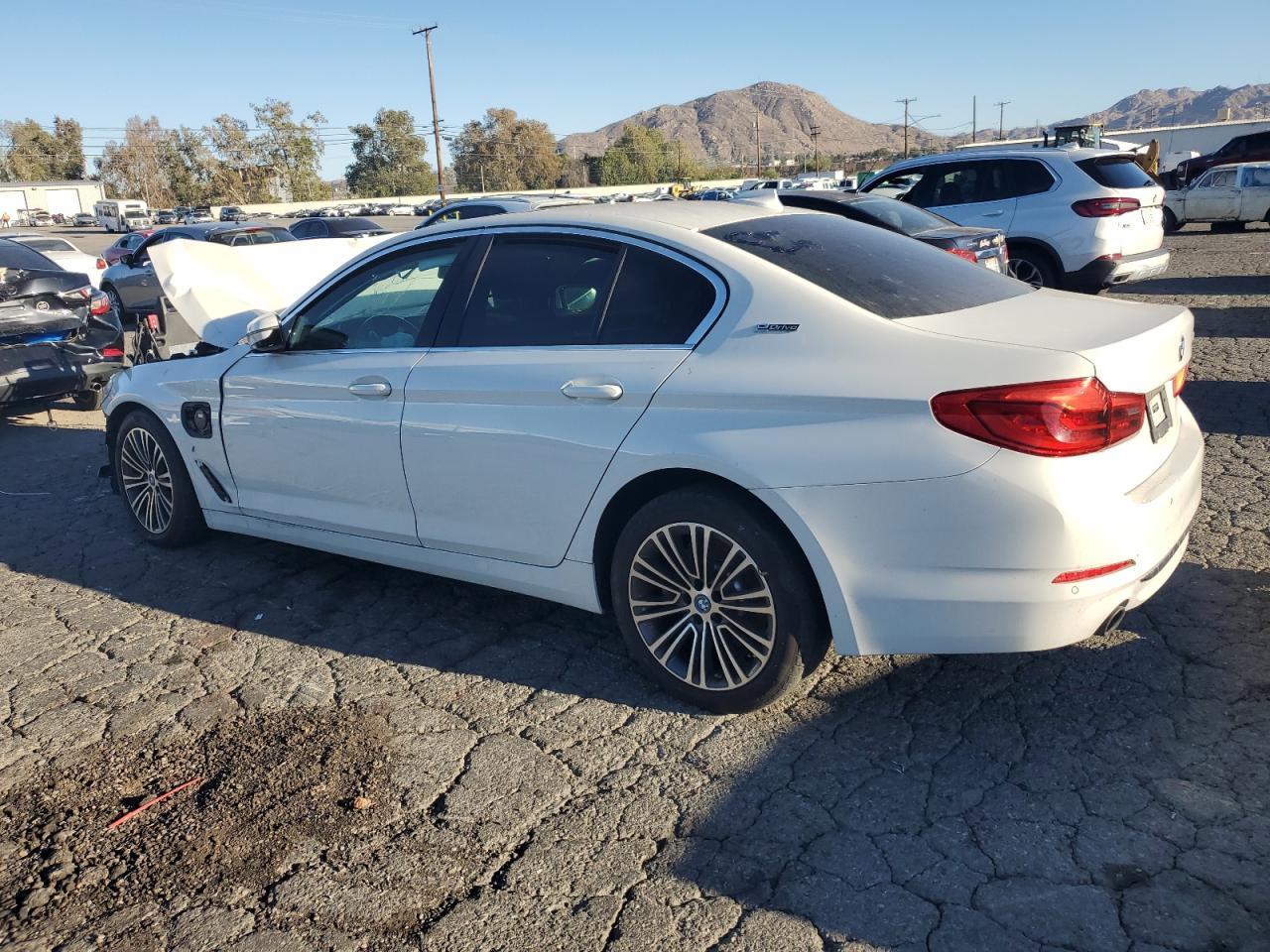 2019 BMW 530E - Image 2