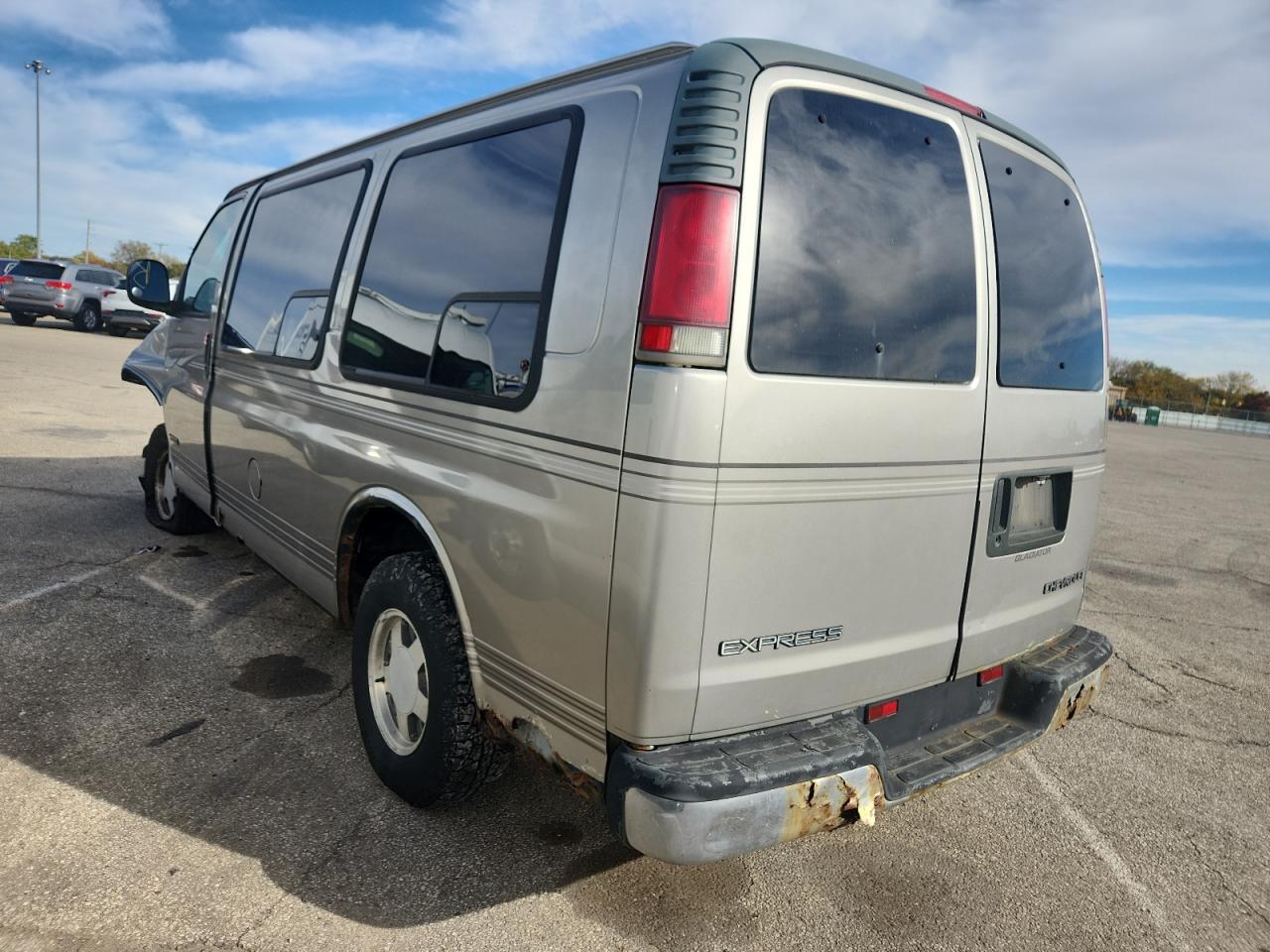 2000 Chevrolet Express G1500 - Фото 2