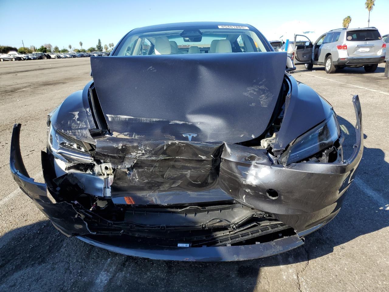 2025 Tesla Model 3 - Фото 5