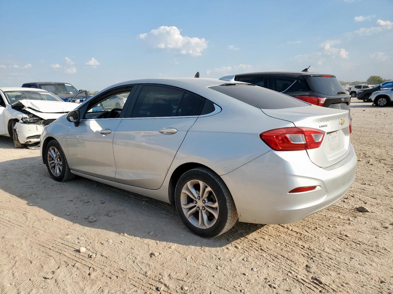 2019 Chevrolet Cruze Lt - Image 2