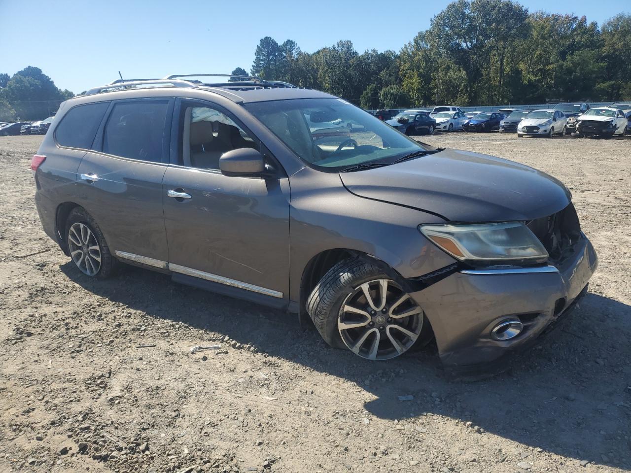 2014 Nissan Pathfinder S - Image 4