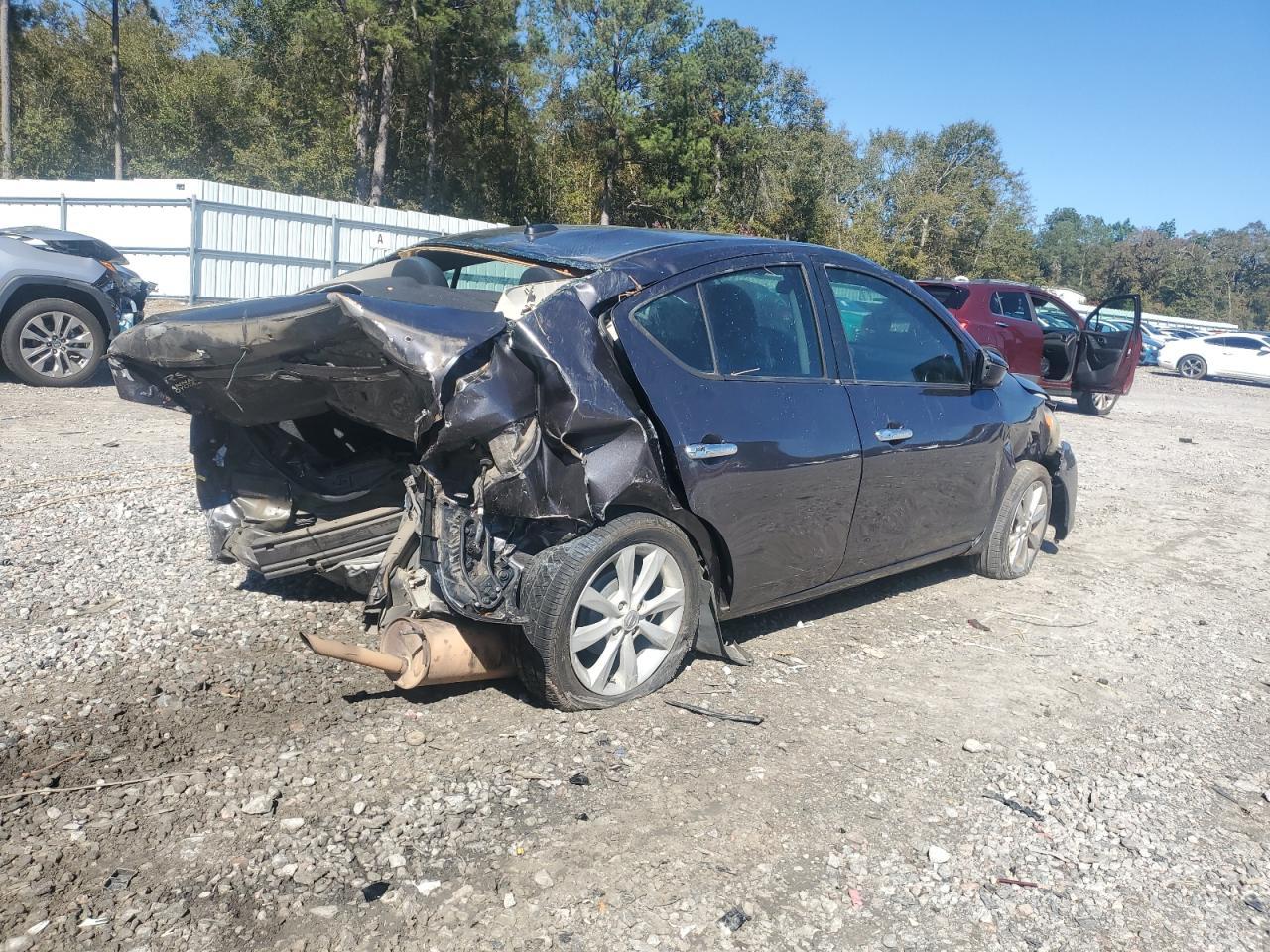 2015 Nissan Versa S - Image 3