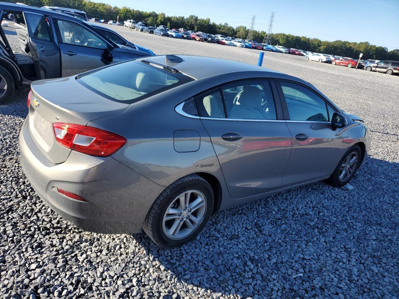 2017 Chevrolet Cruze Lt - Image 3