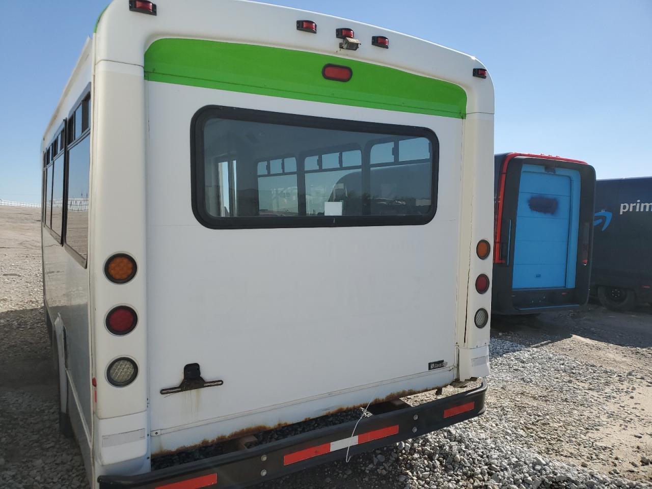 2017 Ford Econoline E450 Super Duty Cutaway Van - Фото 3