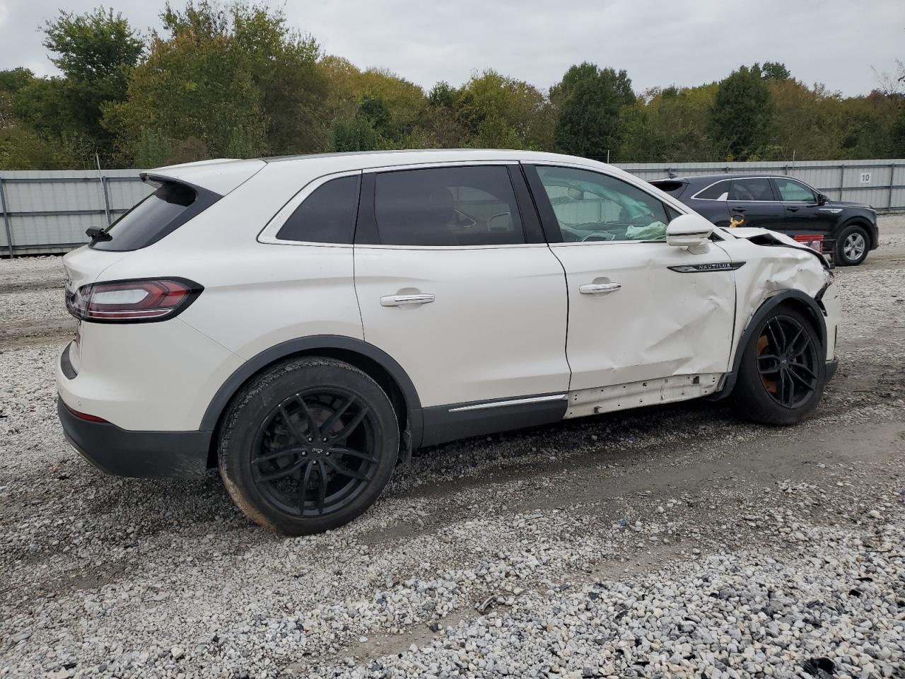 2019 Lincoln Nautilus Reserve - Image 3