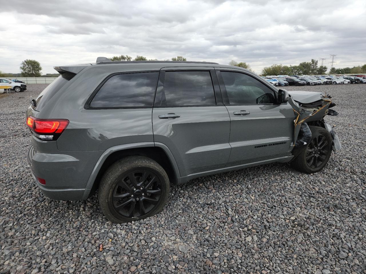 2021 Jeep Grand Cherokee Laredo - Image 3