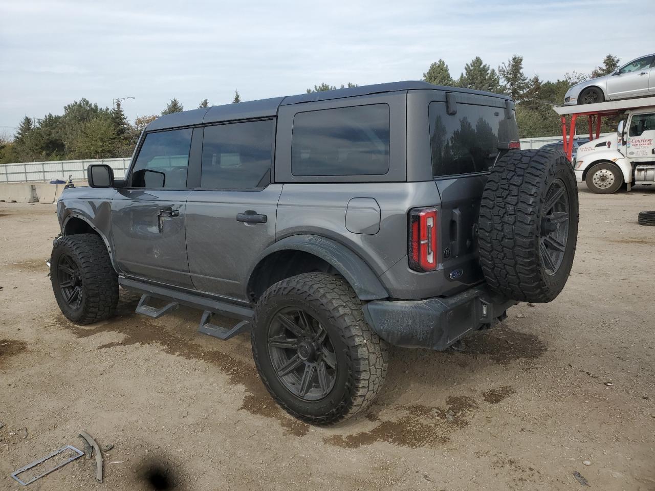 2022 Ford Bronco Base - Image 2