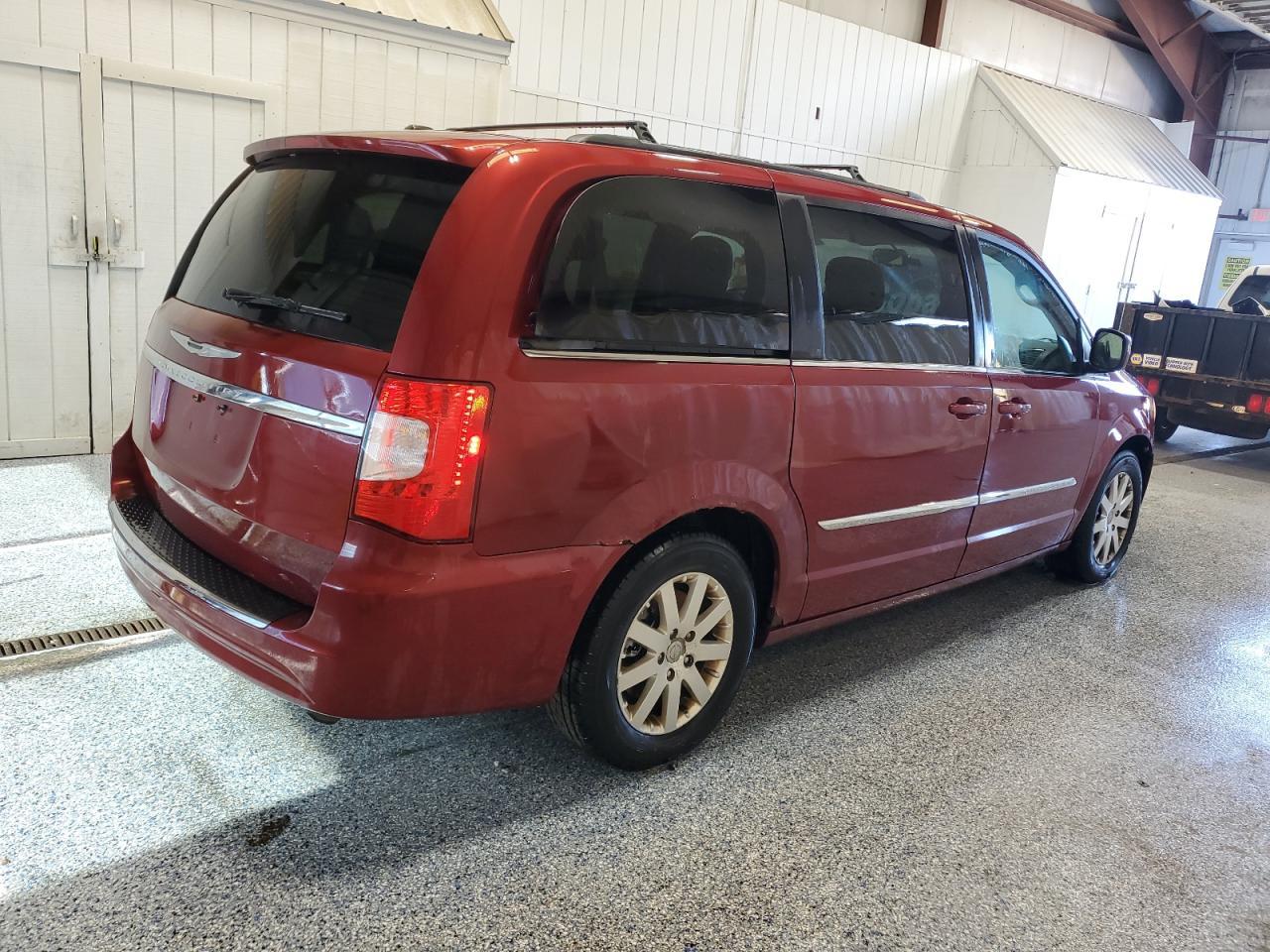 2012 Chrysler Town & Country Touring - Фото 3